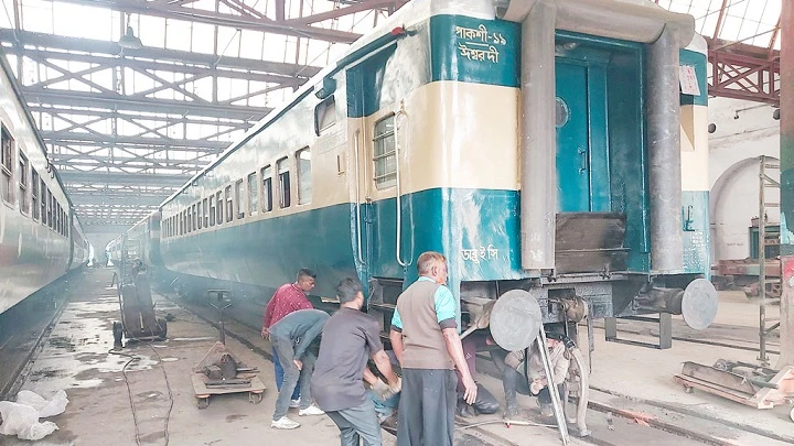 মুখ থুবড়ে পড়েছে সৈয়দপুর রেলওয়ে কারখানা